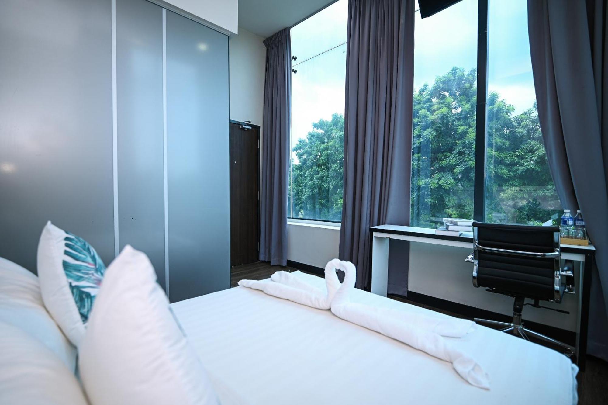 Swing & Pillows - Kota Kemuning Selangor Hotel